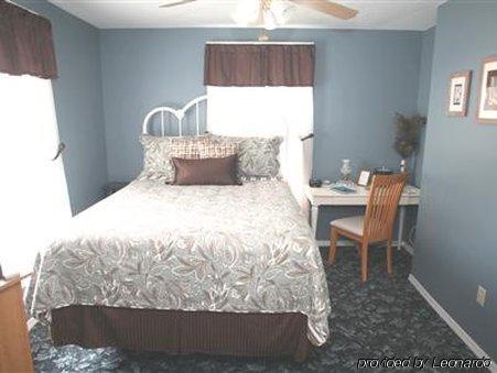 August Seven Inn Daytona Beach Room photo